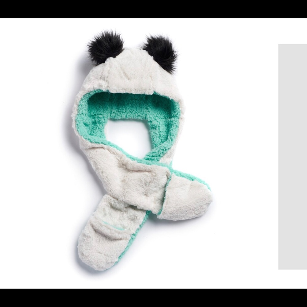 Girls faux fur hat hood with pockets. NWT